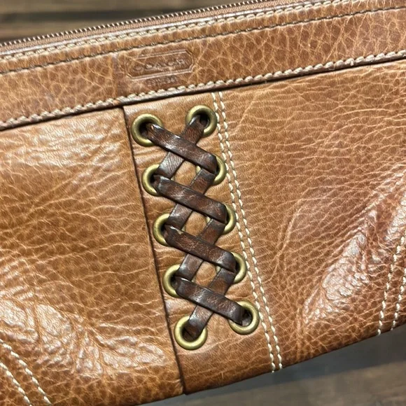 Vintage authentic Coach mini leather wristlet - Picture 2 of 10